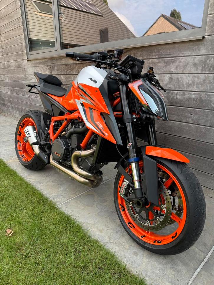 KTM Superduke 1290R EVO! Akramap en slechts 9685km!!, Motoren, Motoren | KTM, Particulier, Naked bike, meer dan 35 kW, 2 cilinders
