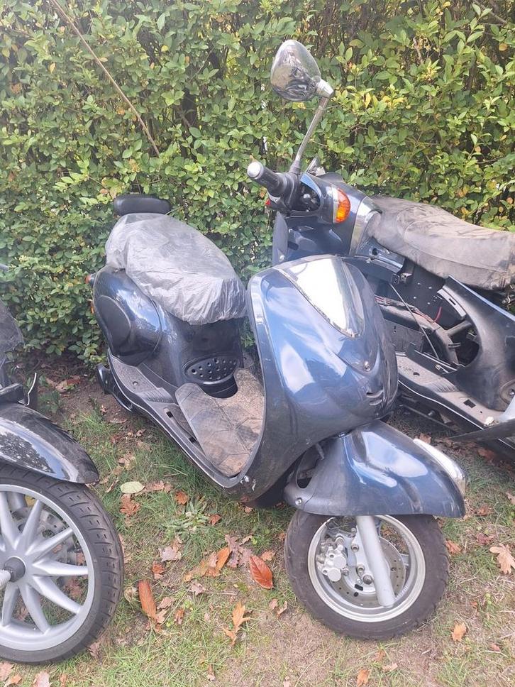 2 trottinettes électriques avec 2 chargeurs GVA, 1 batterie, Vélos & Vélomoteurs, Pièces de cyclomoteur | Général, Enlèvement ou Envoi