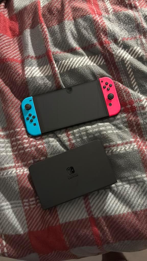 Nintendo switch oled, Games en Spelcomputers, Spelcomputers | Nintendo Switch, Zo goed als nieuw, Ophalen of Verzenden