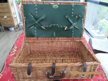 Te koop een picknickmand beschikbaar voor biedingen