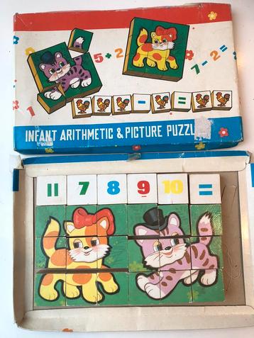 Houten vintage blokken puzzel beschikbaar voor biedingen
