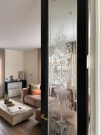 Prachtig geëtst glas voor in deur, Ophalen