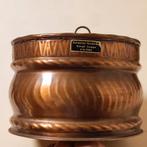 Cache pot mural en cuivre fabrication manuelle Suisse, Antiquités & Art, Antiquités | Bronze & Cuivre, Envoi, Cuivre