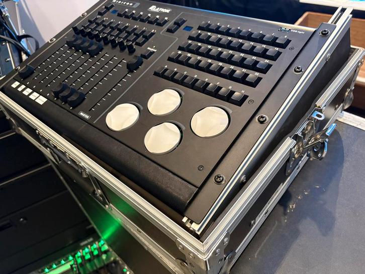 Elation MIDIcon 2 (midi-controller) + flightcase, Musique & Instruments, Lumières & Lasers, Comme neuf, Enlèvement