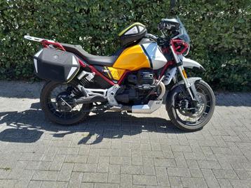 Moto Guzzi V85TT van 8/23 beschikbaar voor biedingen