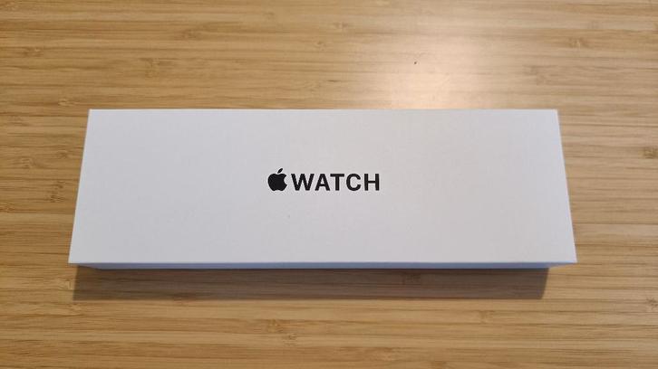 Apple watch SE3 44mm (met sport bandje), Handtassen en Accessoires, Smartwatches, Nieuw, iOS, Zwart, Afstand, Calorieverbanding