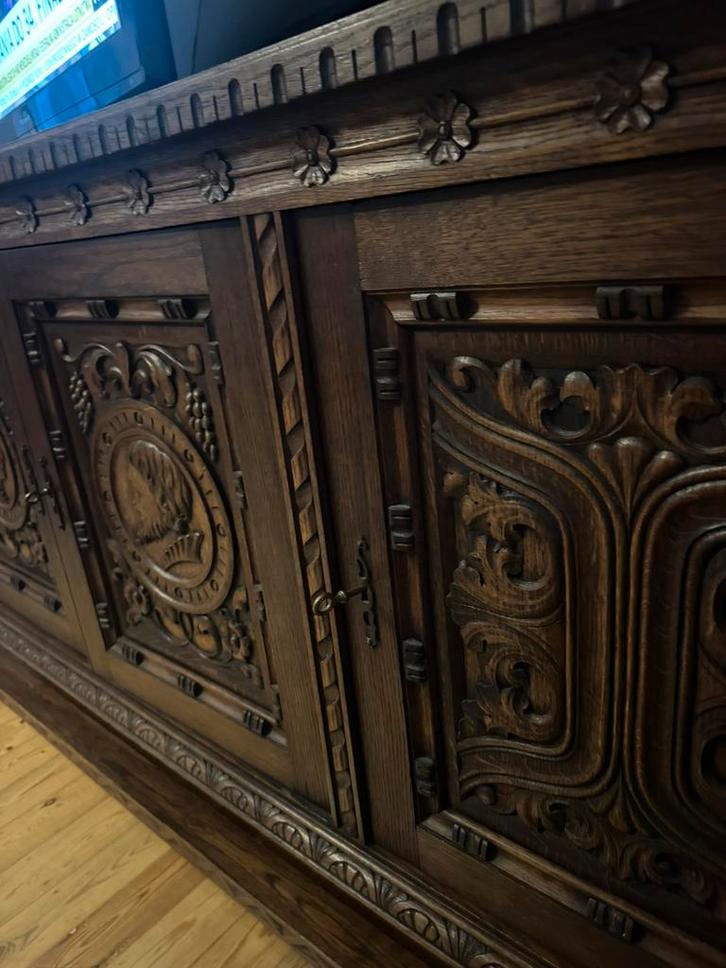 Buffet ancien en chêne massif – sculpté à la main – 220 cm, Antiquités & Art, Antiquités | Meubles | Armoires, Enlèvement
