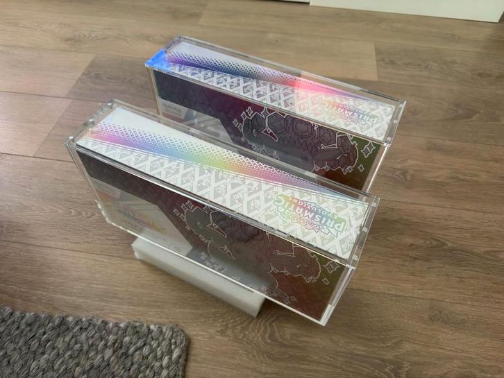 Prismatic Evolutions Super Premium Collection Acrylic Case, Hobby en Vrije tijd, Verzamelkaartspellen | Pokémon, Ophalen of Verzenden