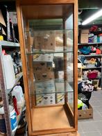 Oude winkelvitrinekast, Enlèvement