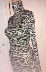 Lange jurk grijs zwarte print Bershka XS-S, Kleding | Dames, Verzenden, Nieuw, Maat 36 (S), Grijs