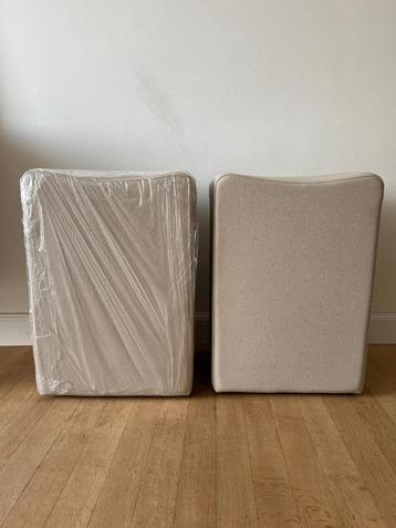 2 lederen poefjes (perfecte staat) beschikbaar voor biedingen