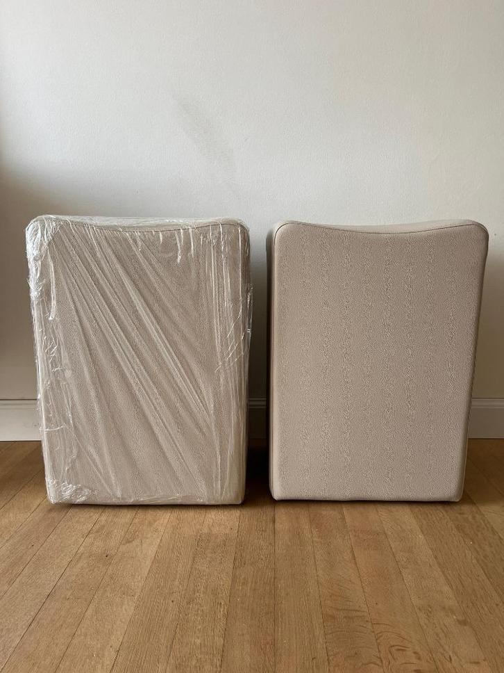 2 lederen poefjes (perfecte staat), Huis en Inrichting, Zetels | Voetbanken en poefs, Zo goed als nieuw, Minder dan 50 cm, 50 tot 75 cm