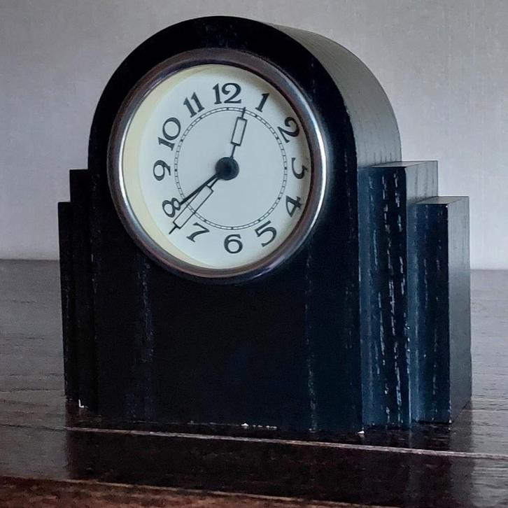 Tafelklokje merk BASKERVILLE, Huis en Inrichting, Woonaccessoires | Klokken, Gebruikt, Wekker of Tafelklok, Analoog, Ophalen of Verzenden