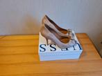 Prachtige Guess lederen pumps maat 39, Pumps, Guess, Beige, Ophalen of Verzenden