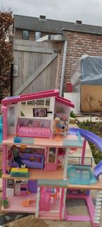 Barbie poppenhuis met alle accesoires, Kinderen en Baby's, Speelgoed | Poppenhuizen, Poppenhuis, Zo goed als nieuw, Ophalen