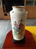Chinese Vaas met Sokkel., Ophalen of Verzenden