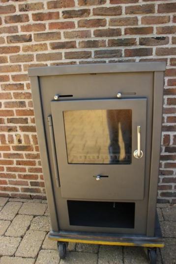 Houtkachel beschikbaar voor biedingen