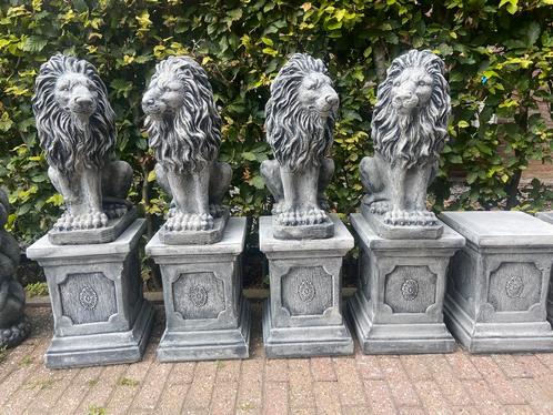 2 Leeuwen op Sokkels, Tuin en Terras, Tuinbeelden, Nieuw, Dierenbeeld, Beton, Ophalen