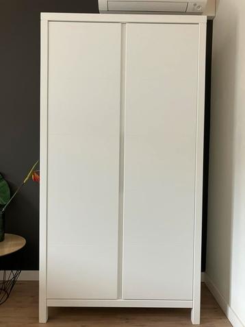 Kledingkast kinderkamer 2-deurs beschikbaar voor biedingen