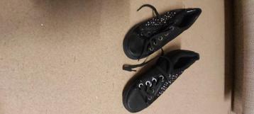 Sneakers beschikbaar voor biedingen