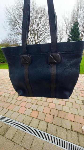 Sac Delvaux vintage en cuir bleu marine beschikbaar voor biedingen