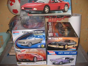 lot van 5 bouwdozen van auto's op 1/25 beschikbaar voor biedingen