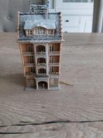 Maison avec balcon éclairé. La neige peut être lavée, Enlèvement ou Envoi, Comme neuf