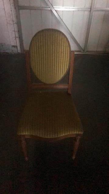 Retro stoelen beschikbaar voor biedingen