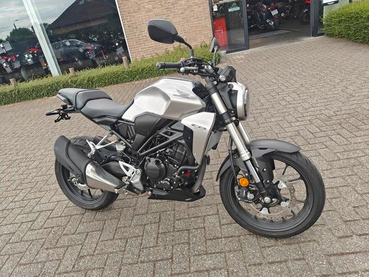 Honda CB300R 2019 4dkm, Motoren, Motoren | Honda, Bedrijf, Naked bike, 12 t/m 35 kW, 1 cilinder, Minimaal motorrijbewijs A2, ABS