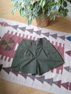Courtly Woman kaki / groen shortje, mt 40 (36-38), Vêtements | Femmes, Culottes & Pantalons, Taille 38/40 (M), Enlèvement ou Envoi