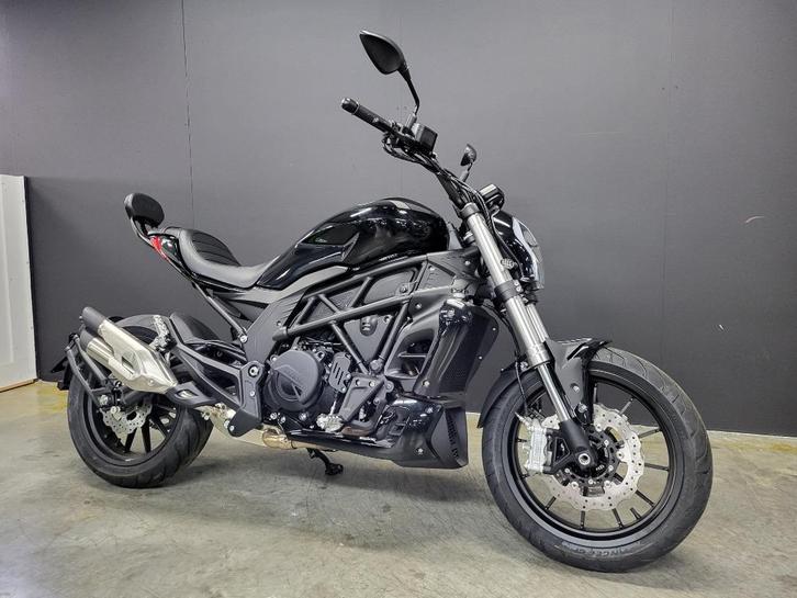 Benelli 502 C 2025 (A2) (3j garantie, 1j Assistance), Motoren, Motoren | Benelli, Bedrijf, Naked bike, 12 t/m 35 kW, 2 cilinders