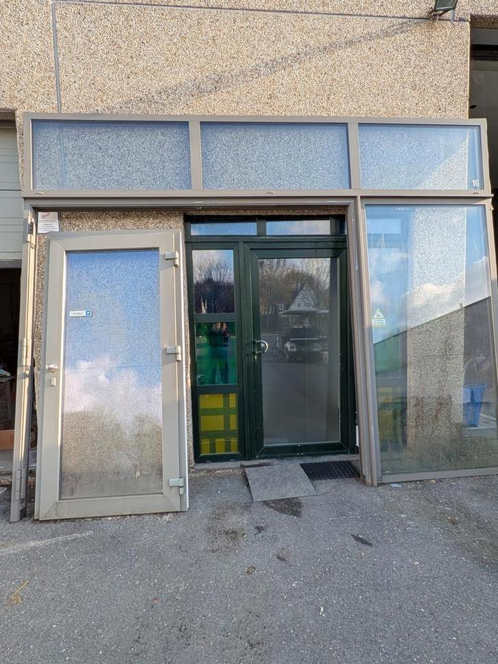 Groot aluminium kader met dubbel glas – 4 m  x 3,2 m hoog, Doe-het-zelf en Bouw, Raamkozijnen en Schuifdeuren, Zo goed als nieuw