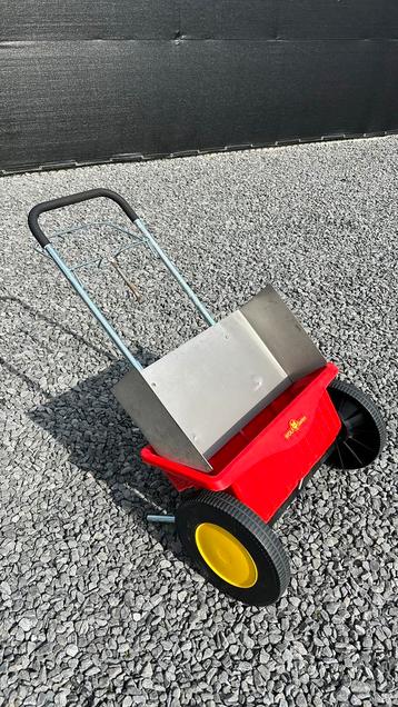 Strooiwagen Wolf  beschikbaar voor biedingen