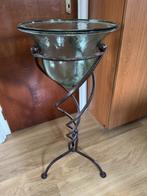 Plantenhouder: Glazen wasbak op smeedijzeren onderstel, Tuin en Terras, Bloempotten, Rond, Binnen, Zo goed als nieuw, 70 cm of meer