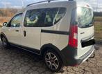 Dacia Dokker Stepway 1.3 TCe (131 PK, trekhaak), Auto's, Dacia, Voorwielaandrijving, 4 cilinders, Wit, Navigatiesysteem