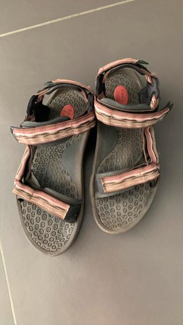Teva sandalen maat 39 beschikbaar voor biedingen