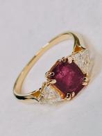 Antieke gouden ring met robijn en diamanten, Ophalen of Verzenden, Zo goed als nieuw, Met edelsteen, Dame