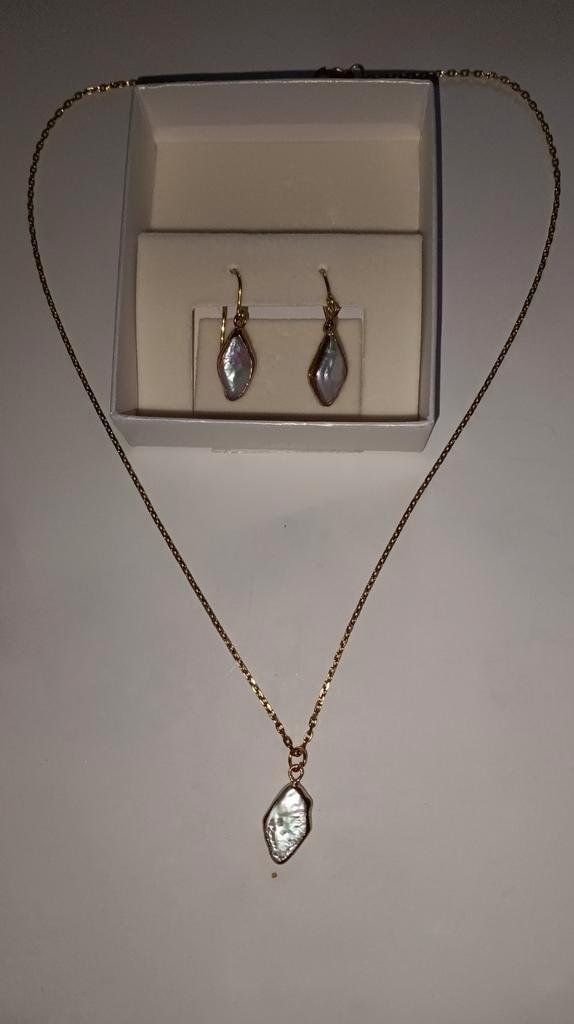 Parure avec des perles naturelles, Bijoux, Sacs & Beauté, Colliers, Neuf, Autres matériaux, Or, Enlèvement ou Envoi