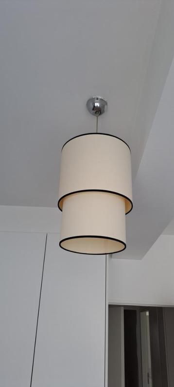 Beige plafondlamp beschikbaar voor biedingen