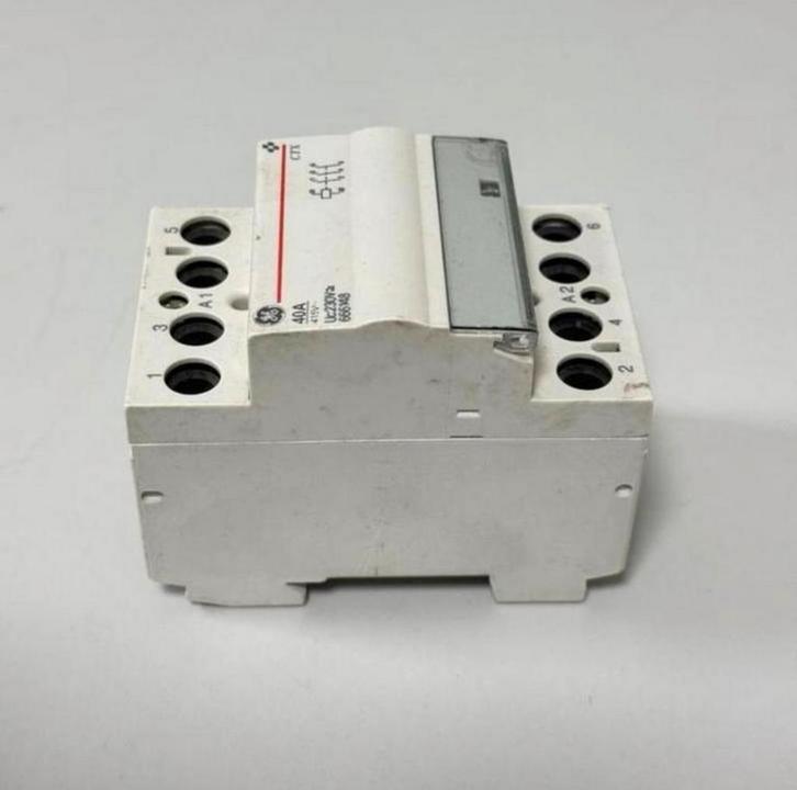 GENERAL ELECTRIC 40 A TRIPOLAIRE SANS CONTACTEUR 230 V AC DC, Hobby & Loisirs créatifs, Composants électroniques, Comme neuf, Enlèvement ou Envoi