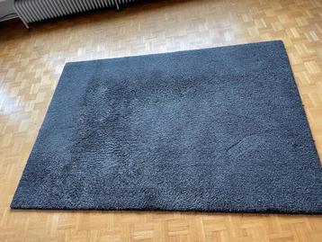 Hoogpolige tapijt beschikbaar voor biedingen