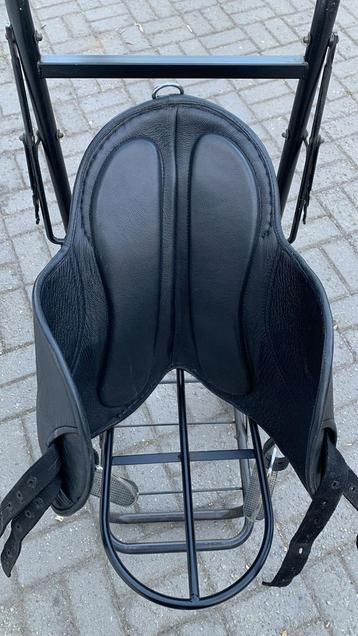 Ponyzadel beschikbaar voor biedingen