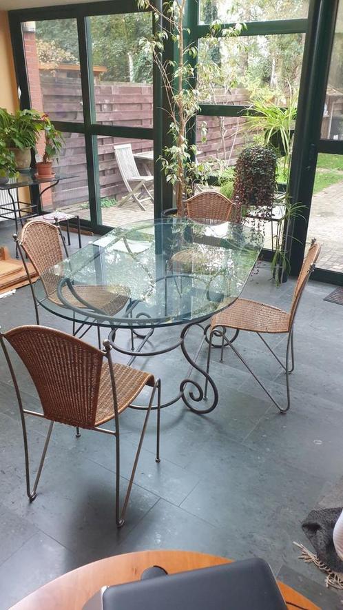 Smeedijzeren tafel met glazen tafelblad en stoelen, Tuin en Terras, Tuinsets en Loungesets, Zo goed als nieuw, Ophalen