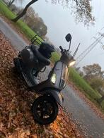 Vespa s50 4t, Fietsen en Brommers, Ophalen, Zo goed als nieuw