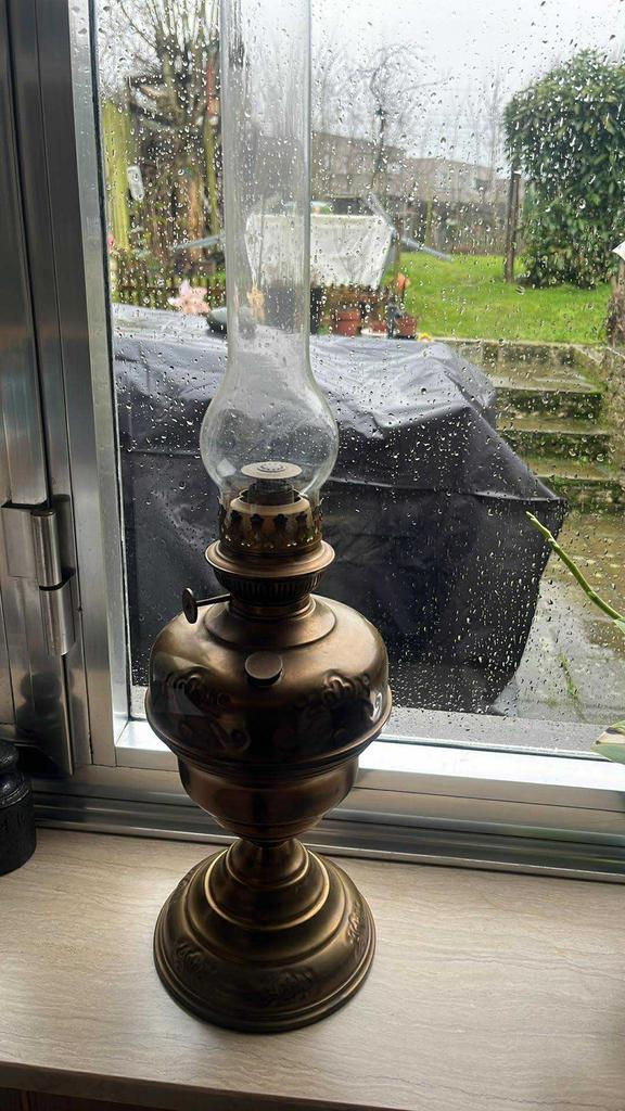 Prachtige vintage messing petroleumlamp, Antiek en Kunst, Antiek | Verlichting, Ophalen