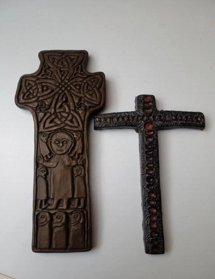 Lot van 2 kruisen Ierland handgemaakt in Bantry, Antiek en Kunst, Antiek | Religieuze voorwerpen, Ophalen