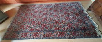 Tapis motif fleuri