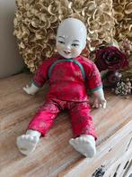 Vintage chinees popje met porseleine handen, voeren en hoofd, Enlèvement ou Envoi, Comme neuf