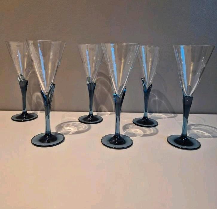 Verres à vin en crystal bleu et transparent Luigi Bormioli, Antiquités & Art, Antiquités | Verre & Cristal, Enlèvement ou Envoi