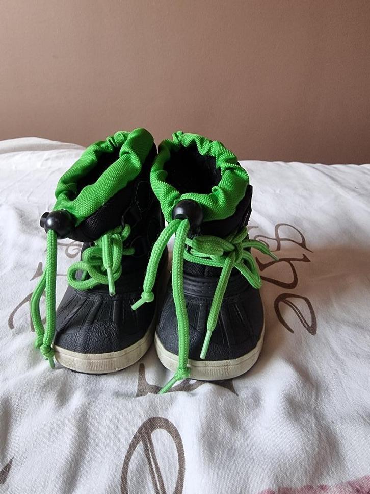 Lekker warme sneeuwbotjes/sneeuwlaarsjes/sneeuwschoene 20/22, Kinderen en Baby's, Kinderkleding | Schoenen en Sokken, Gebruikt